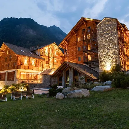 Mountain & Hotel