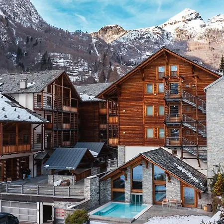 Mountain & Hotel