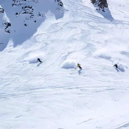 Mountain & 4*